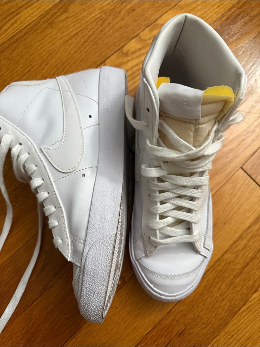 NIKE BLAZER MID 77 : White High-Top Women's Sneakers with Subtle Yellow Accent